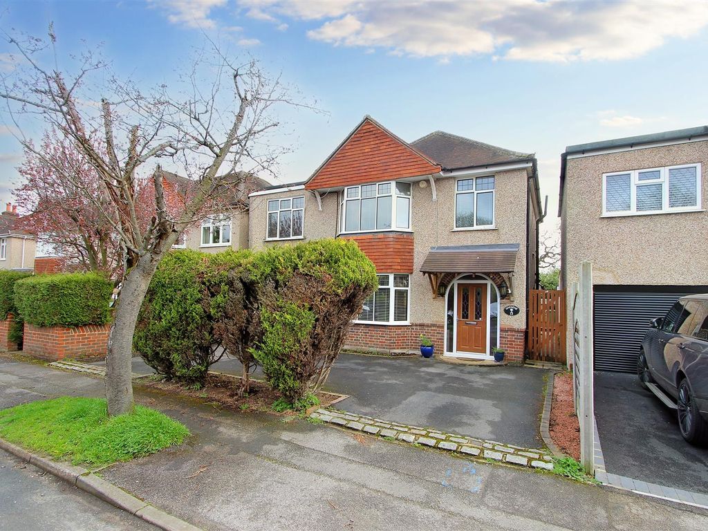 4 bed detached house for sale in Hopfield Avenue, Byfleet, West Byfleet