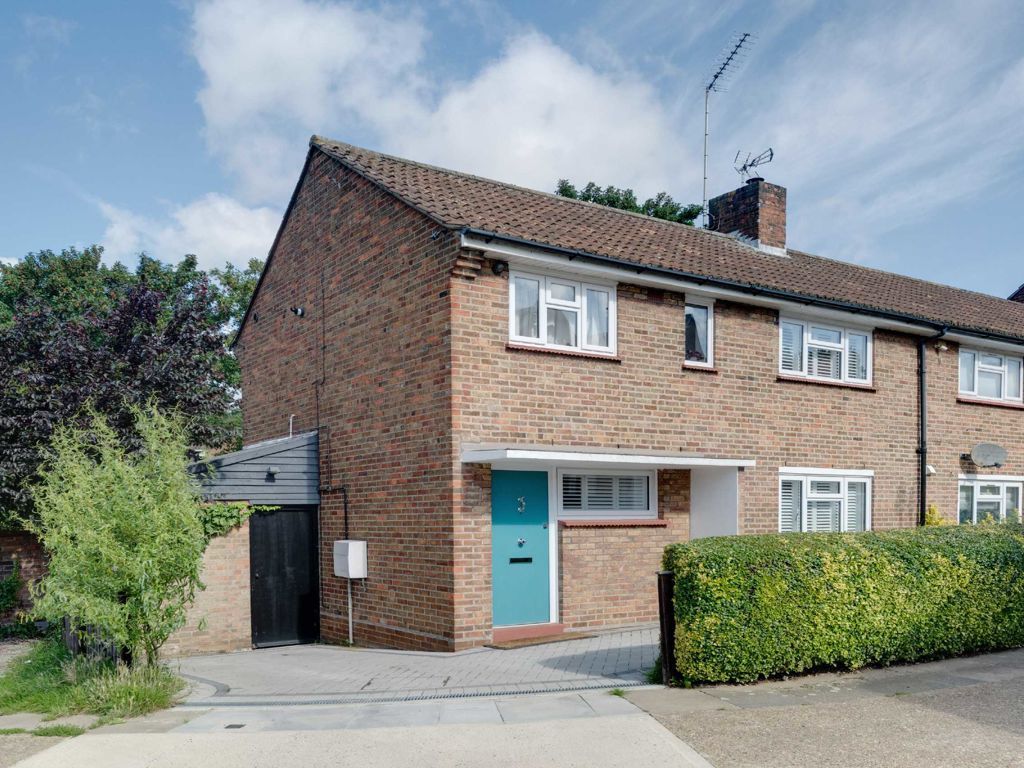 3 bed terraced house for sale in Moat Crescent, London N3 Zoopla