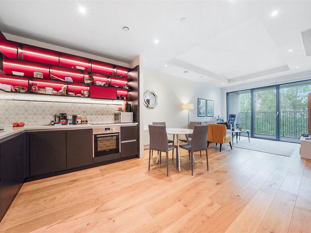 1 bed flat to rent in City Island Way, London E14, £2,100 pcm Zoopla