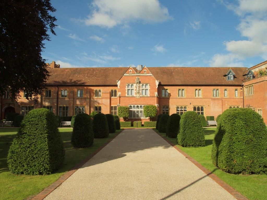 3 bed flat for sale in Abbey Gardens, Upper Woolhampton, Reading RG7