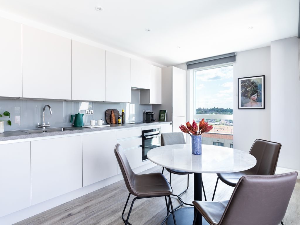 1 bed flat to rent in Marketfield Road, Redhill RH1, £1,650 pcm Zoopla