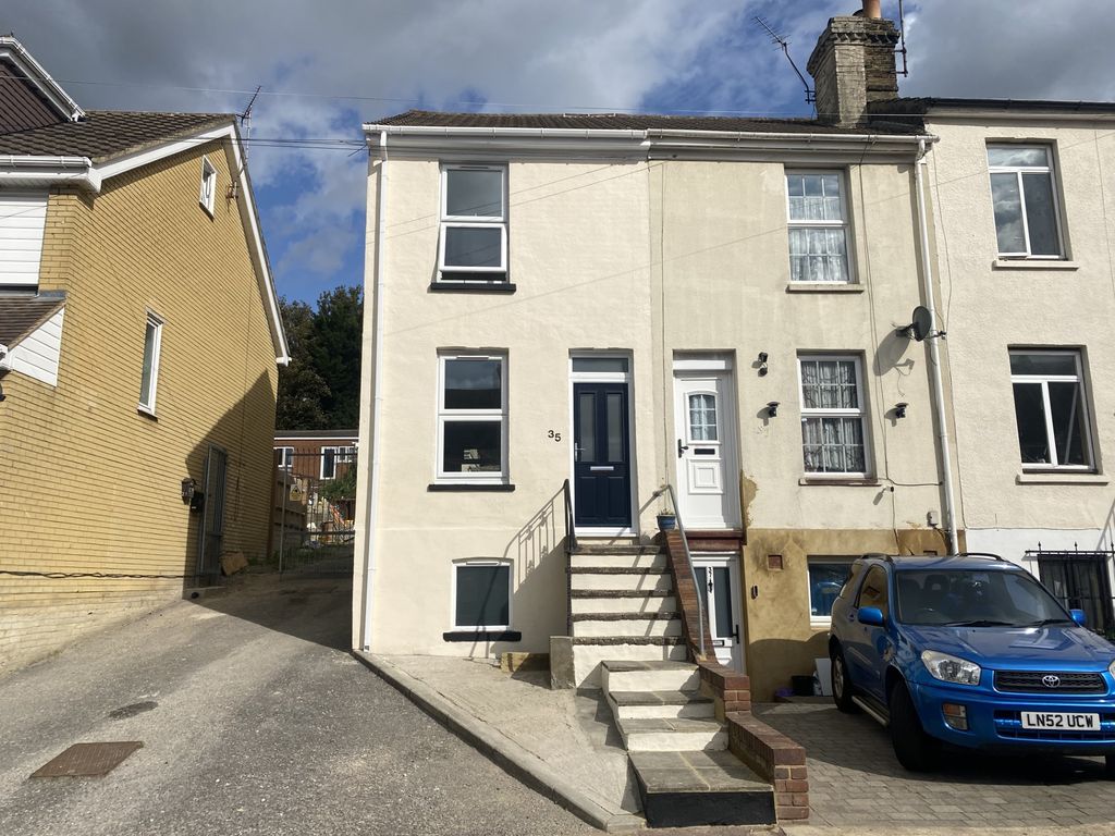 3 bed end terrace house for sale in Constitution Road, Chatham, Kent