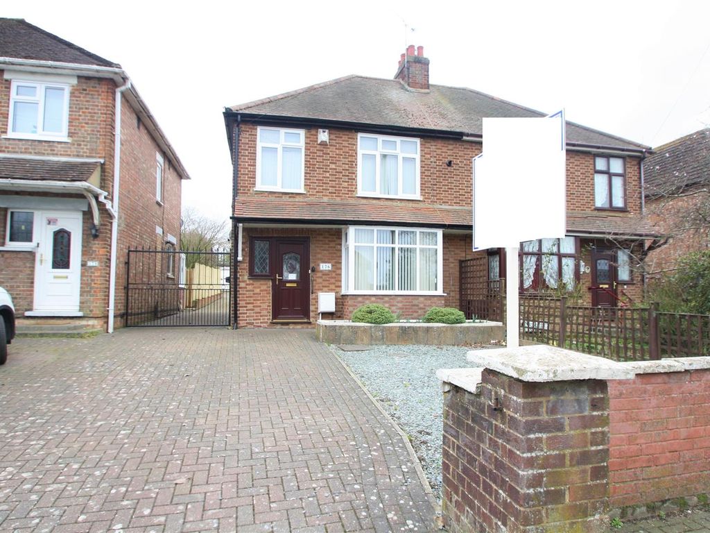 3 bed semidetached house for sale in Water Eaton Road, Bletchley
