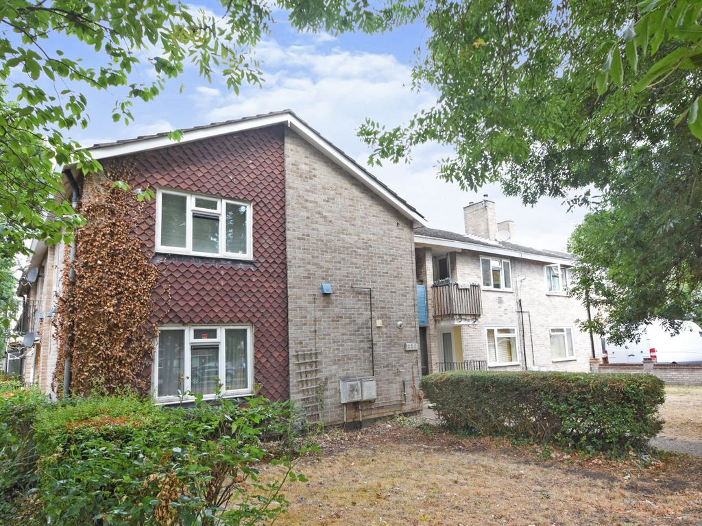 2 bed flat for sale in Honeypot Lane, Basildon SS14 Zoopla