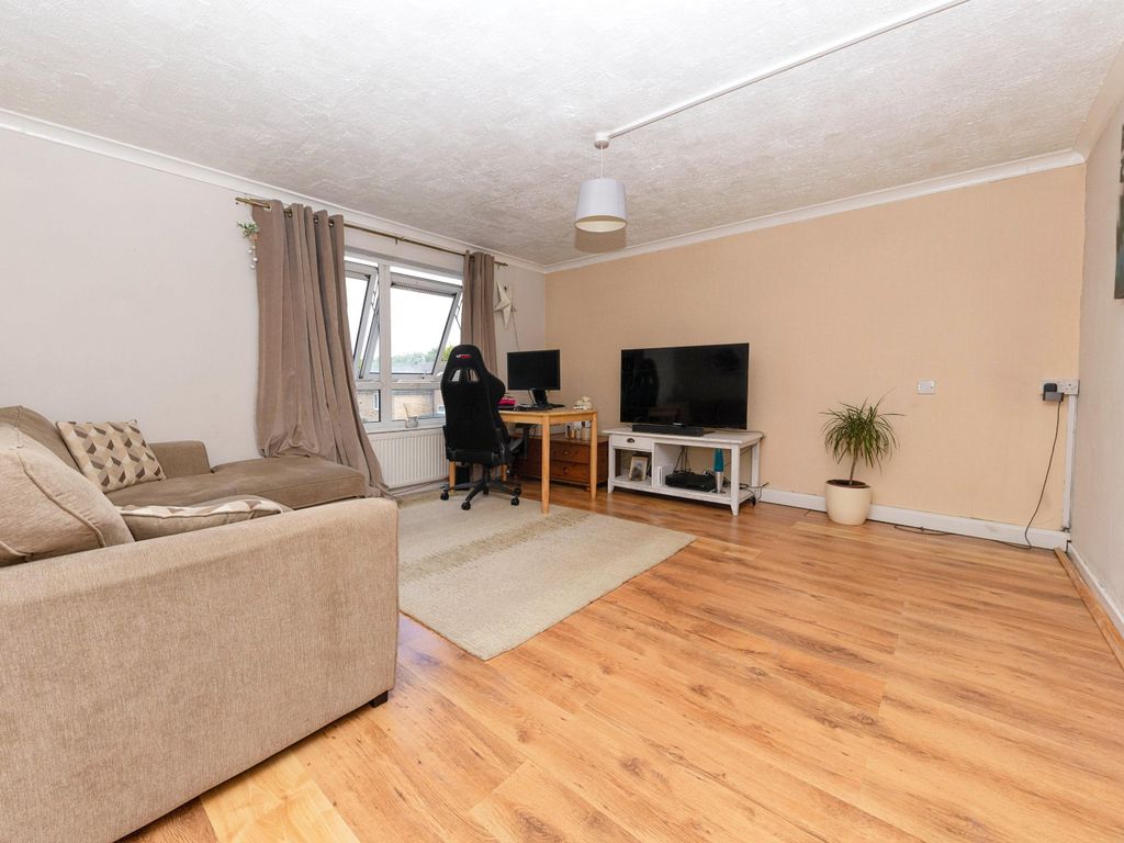 Olympic Close, Luton, Bedfordshire LU3  