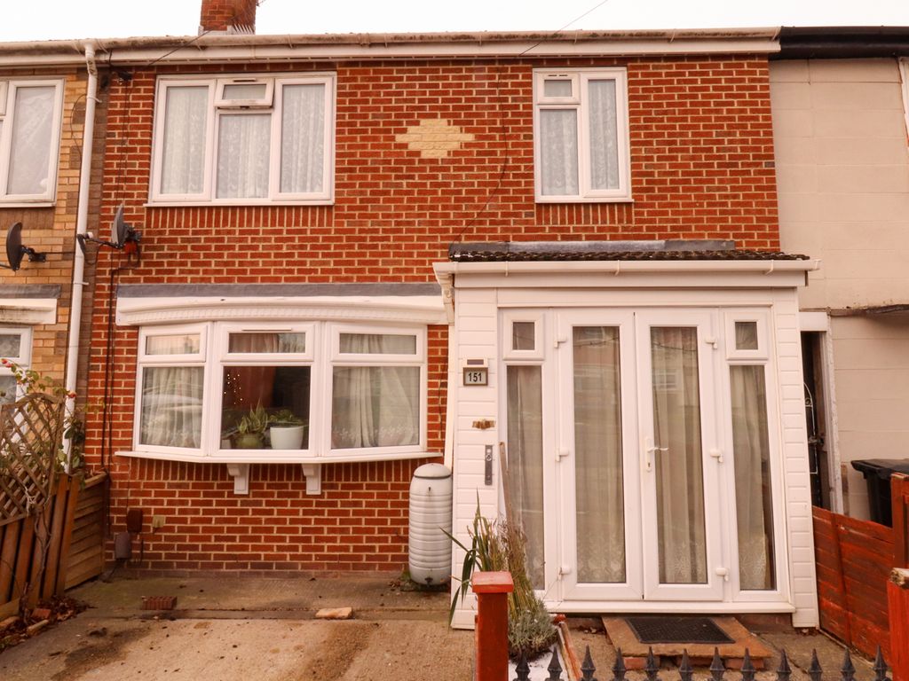 3 bed terraced house for sale in Frobisher Drive, Swindon, Wiltshire