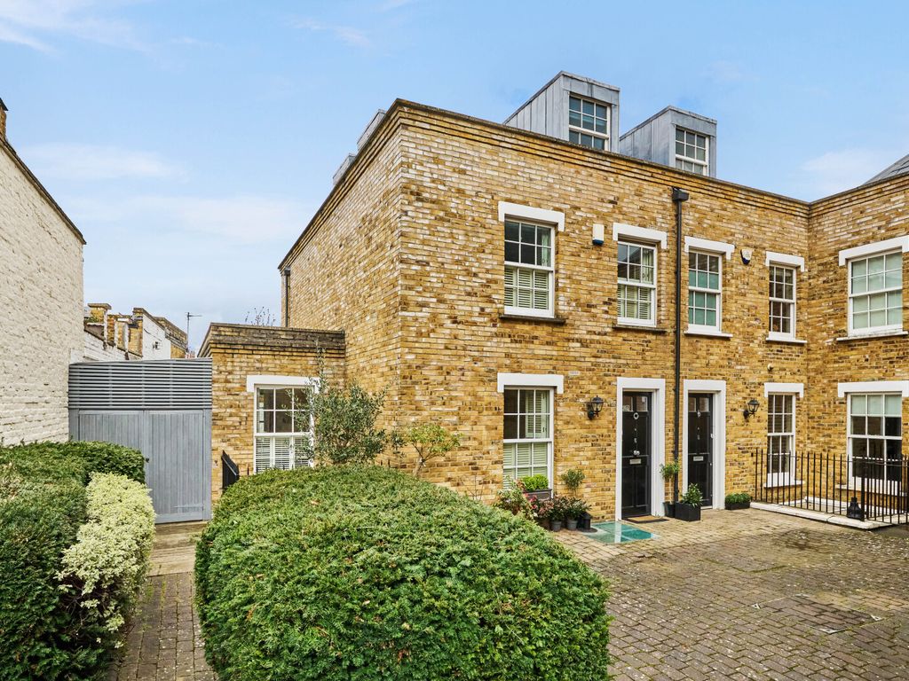 4 bed semidetached house for sale in Sadlers Gate Mews, Commondale