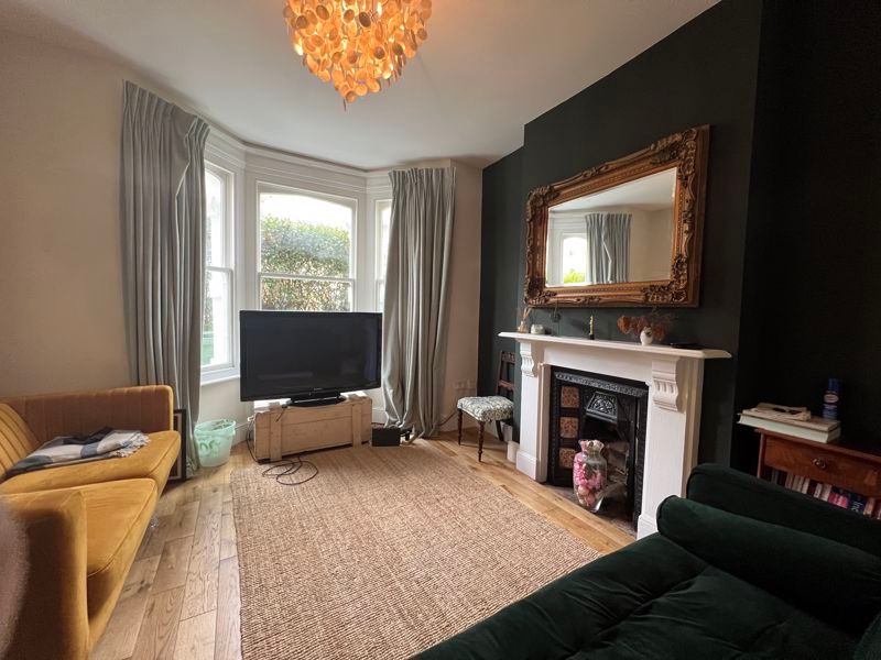 4 bed property to rent in Ferndale Road, London SW4, £4,600 pcm Zoopla