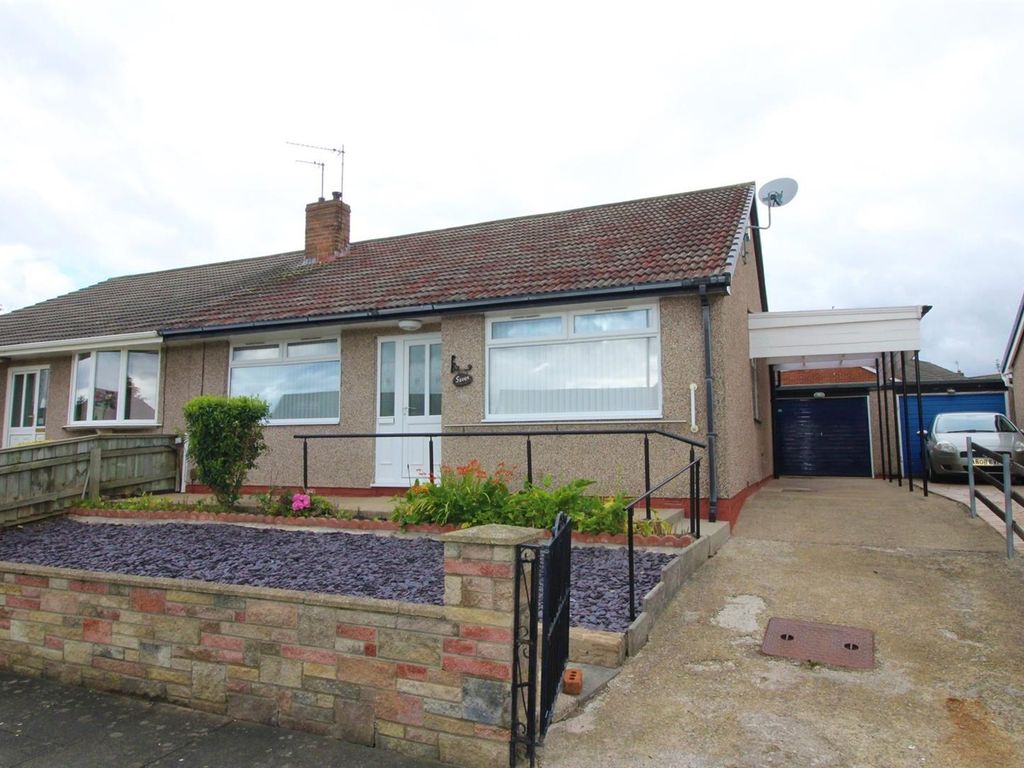 2 bed semidetached bungalow to rent in Auckland Road, Billingham TS23