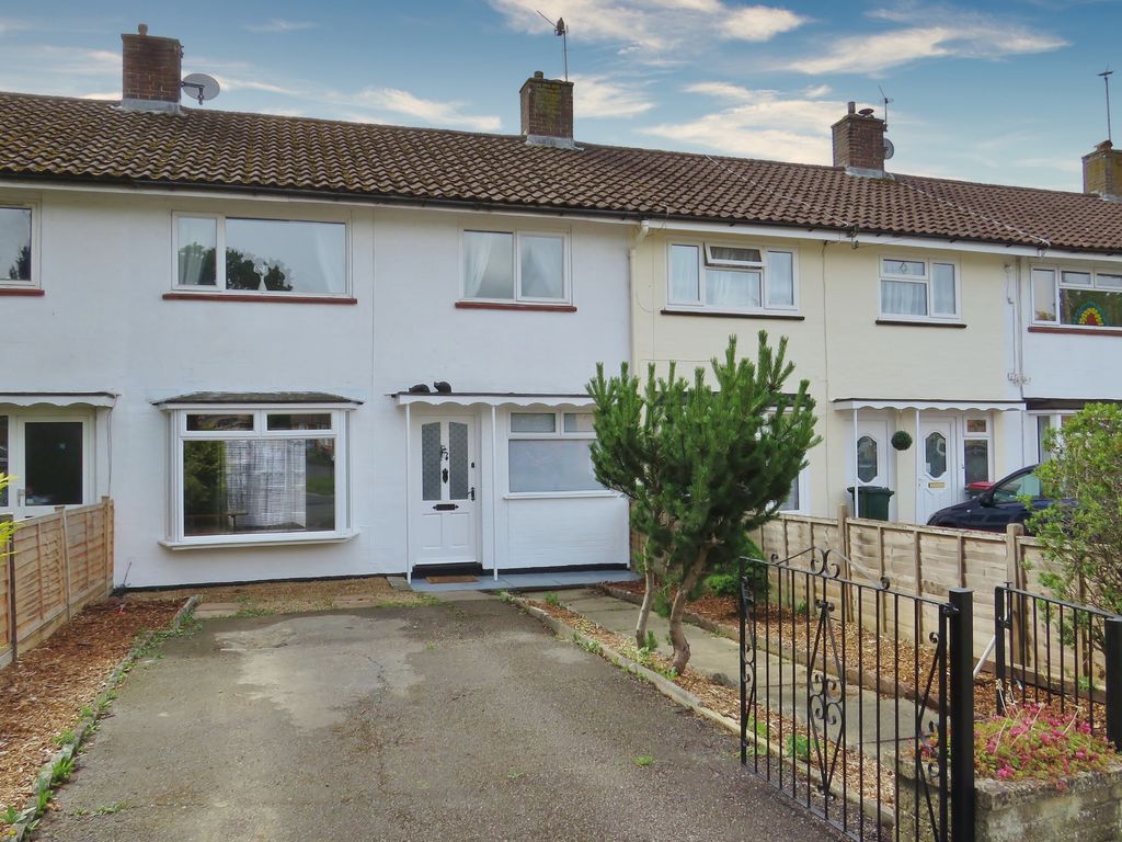 3 bed terraced house to rent in Warren Drive, Ifield, Crawley, West