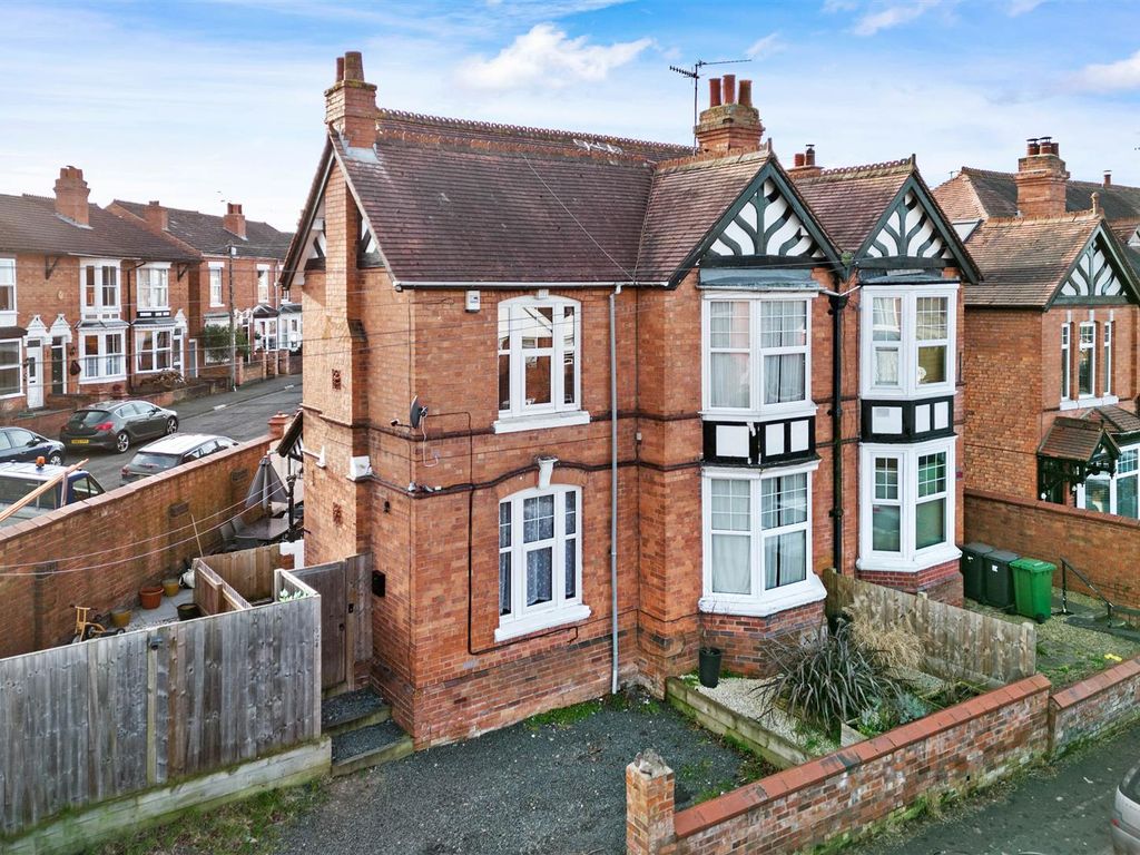 4 bed semidetached house for sale in Lansdowne Road, Worcester WR3, £400,000 Zoopla