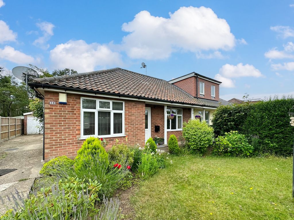 2 bed semidetached bungalow for sale in Greenborough Road, Sprowston