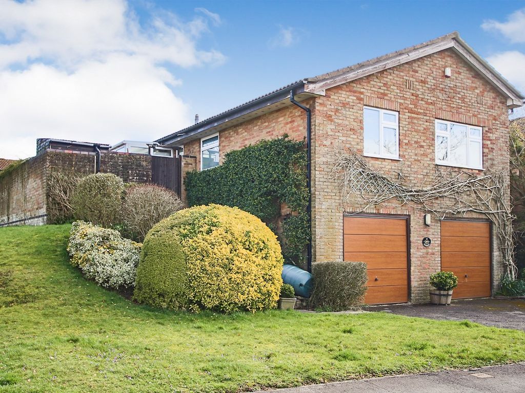 4 bed detached house for sale in Glendyne Way, East Grinstead RH19 Zoopla