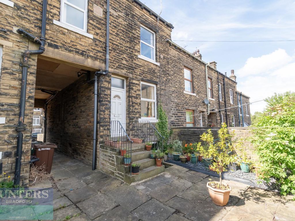 2 bed property to rent in Milford Place, Bradford, West Yorkshire BD9