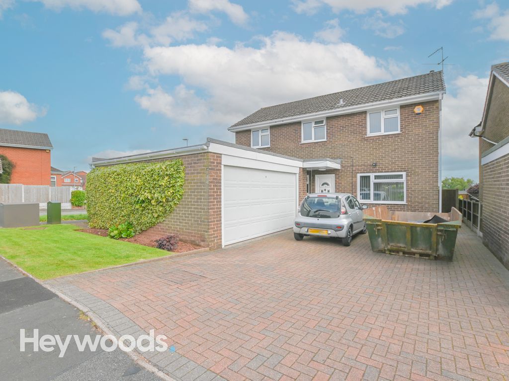 3 bed detached house for sale in Meakin Avenue, Westbury Park, Newcastle Under Lyme ST5, £