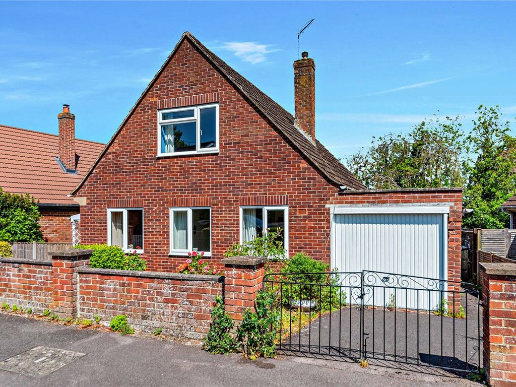 3 bed detached house for sale in Friars Road, Newbury, Berkshire RG14