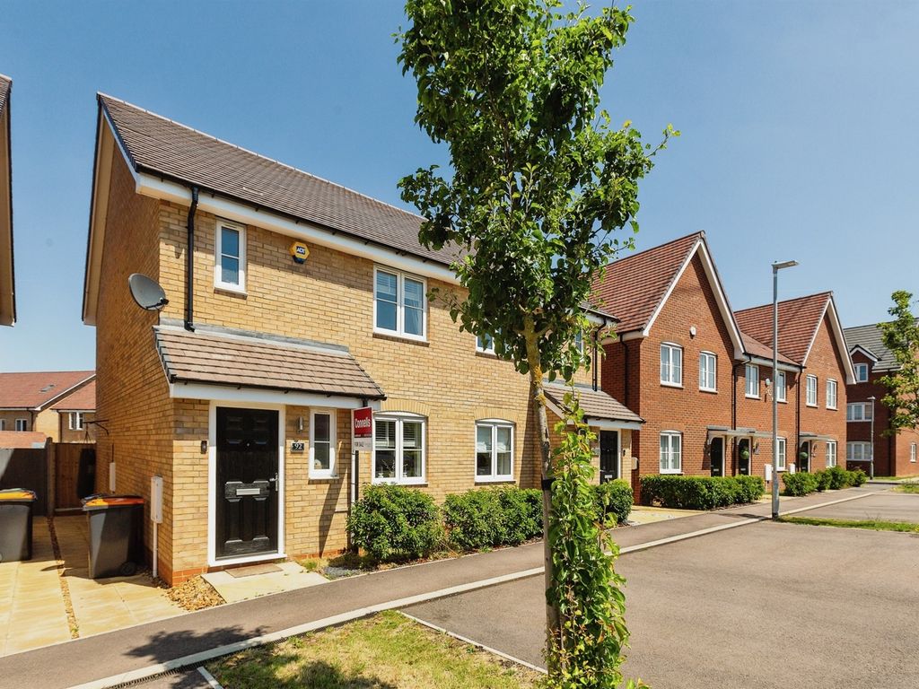 3 bed semidetached house for sale in Hadrian Crescent, Leighton