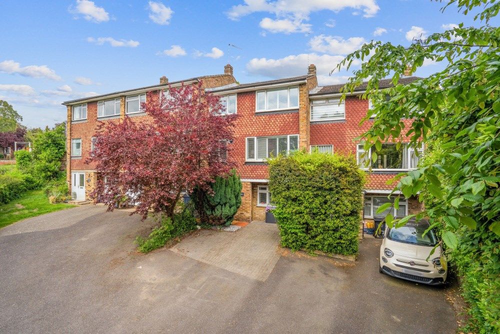 4 bed terraced house for sale in Gravel Hill, Chalfont St Peter