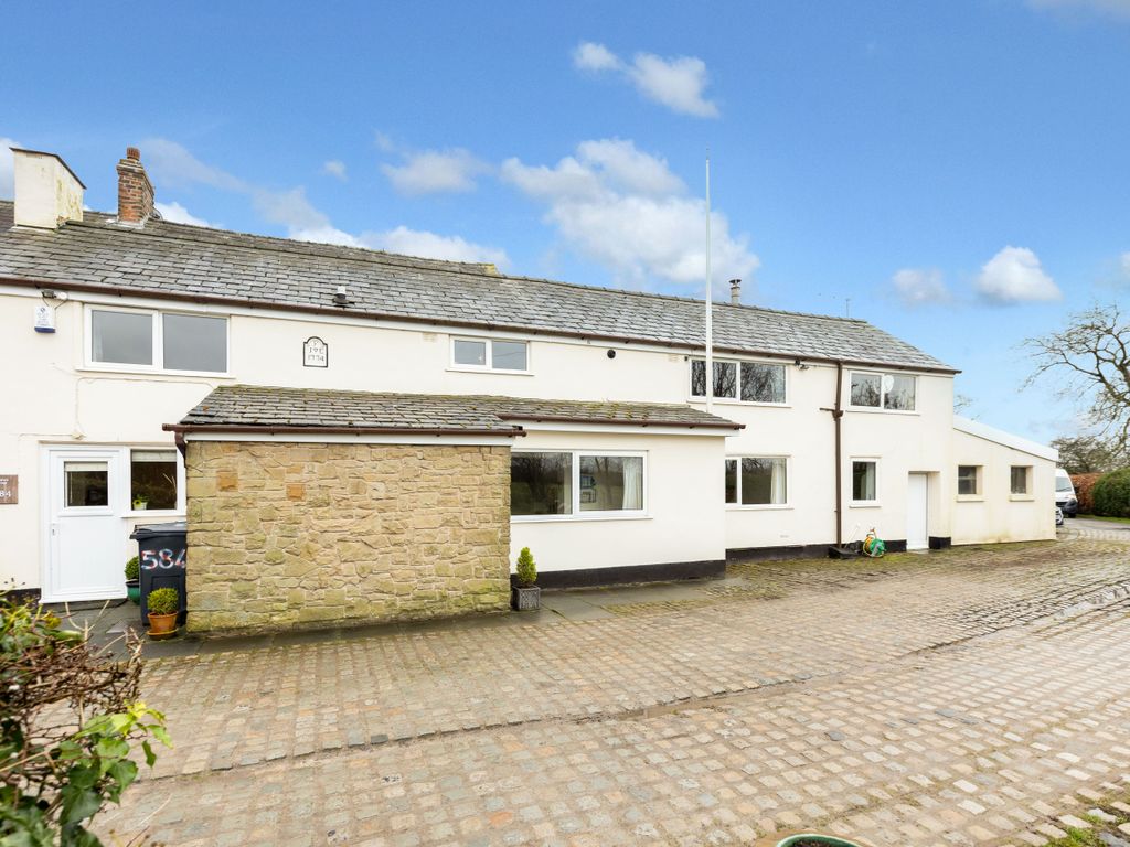 4 bed semidetached house for sale in Leyland Lane, Leyland PR26, £