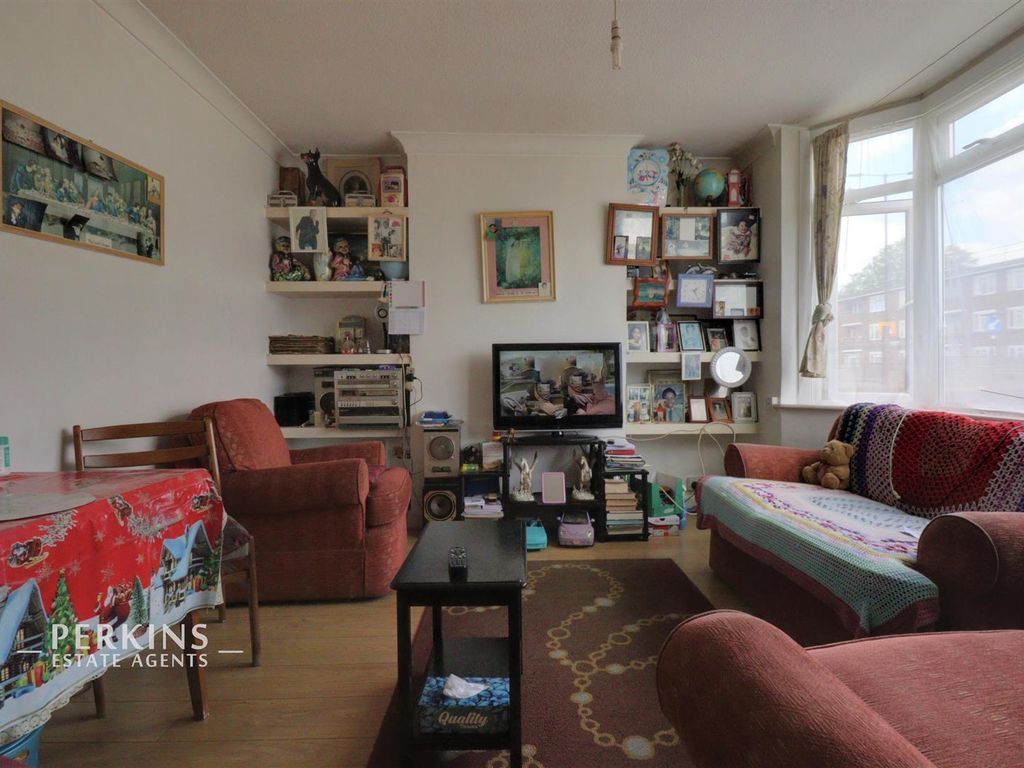 2 bed for sale in Greenford Road, Greenford UB6, £300,000