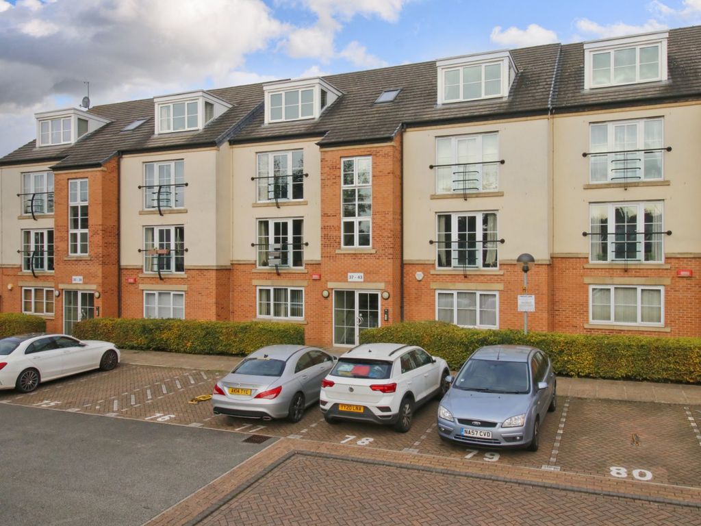 2 bed flat for sale in Henconner Lane, Bramley, Leeds, West Yorkshire