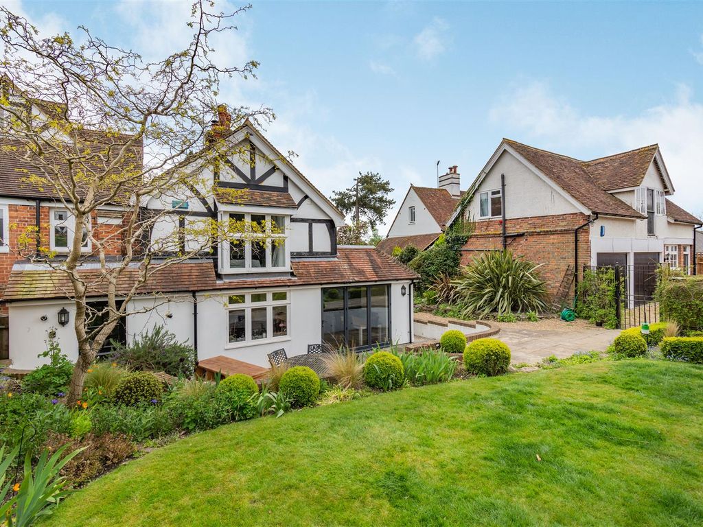 4 bed semidetached house for sale in Yeoman Lane, Bearsted, Maidstone