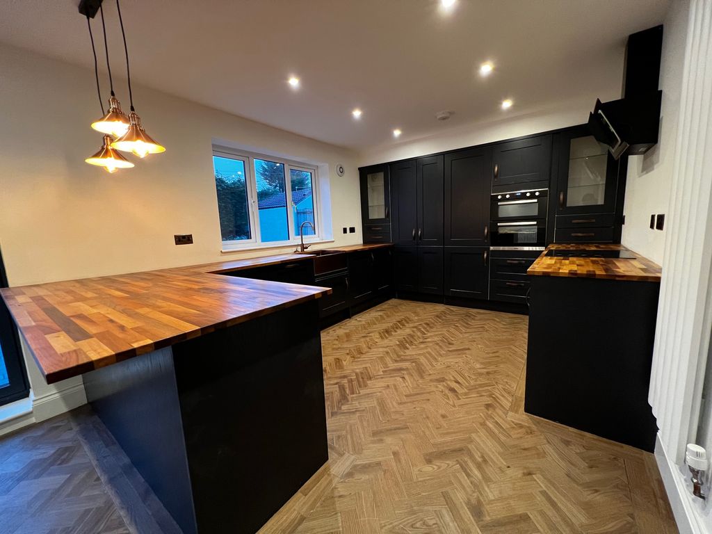 4 bed semidetached bungalow for sale in Beckwith Road, Middle