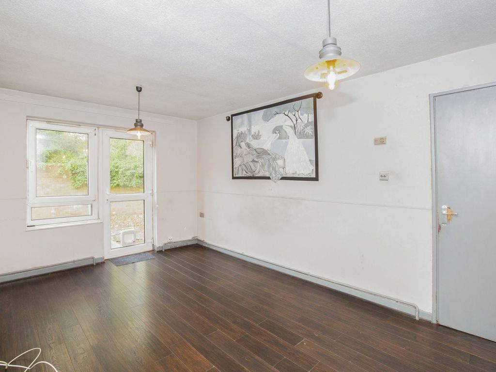 First Avenue, London E13