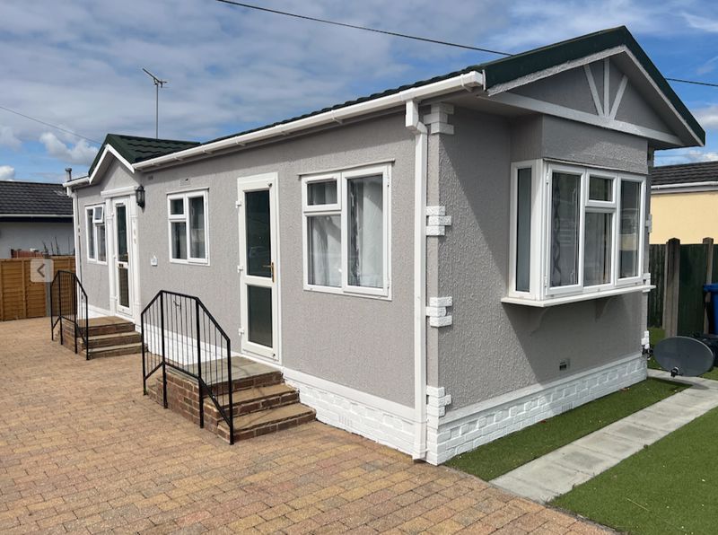 1 bed mobile/park home for sale in Broadway, Cranbourne Hall, Winkfield
