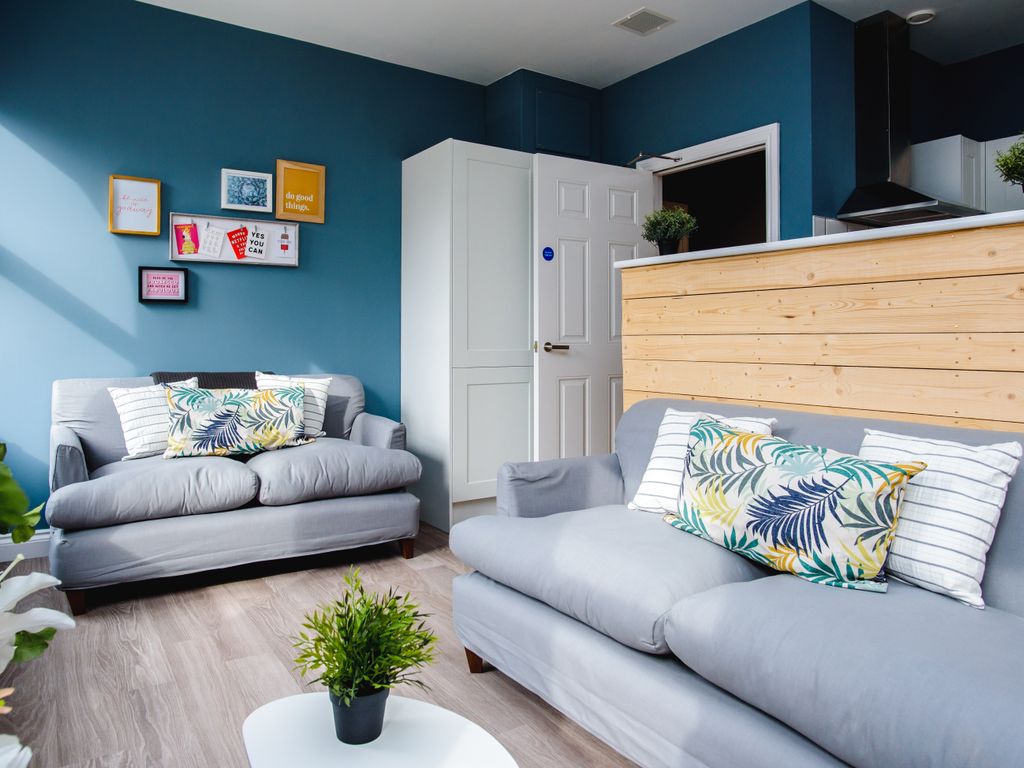 5 bed flat to rent in Flat C, 25 Lister Gate, City Centre, Nottingham