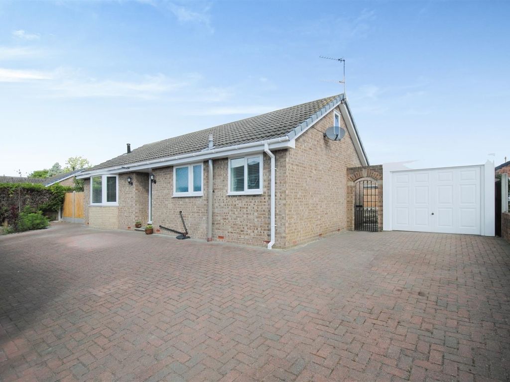 3 bed detached bungalow for sale in Gibson Lane, Kippax, Leeds LS25