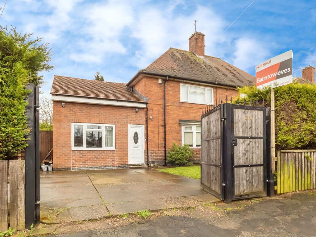 4 bed semidetached house for sale in Frinton Road, Nottingham