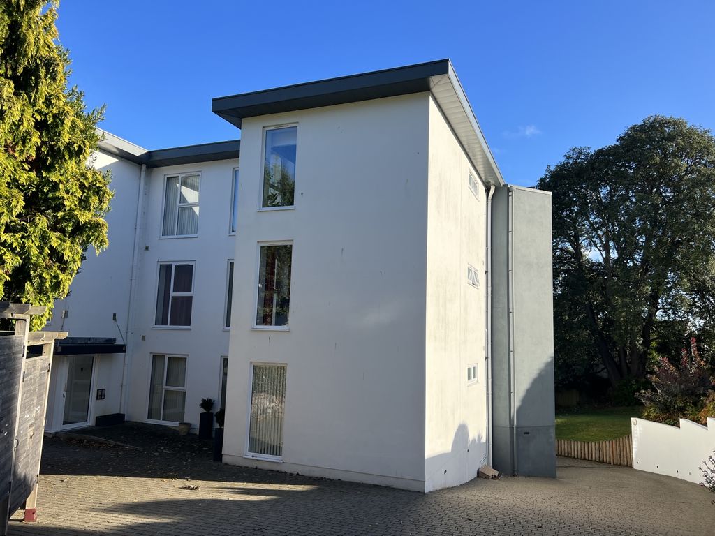 2 bed flat to rent in East Cliff Road, Dawlish EX7, £975 pcm Zoopla