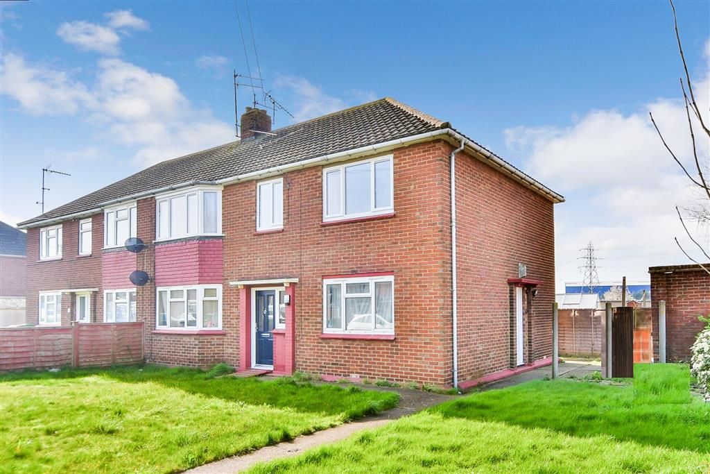 2 bed for sale in Medway Road, Sheerness, Kent ME12, £