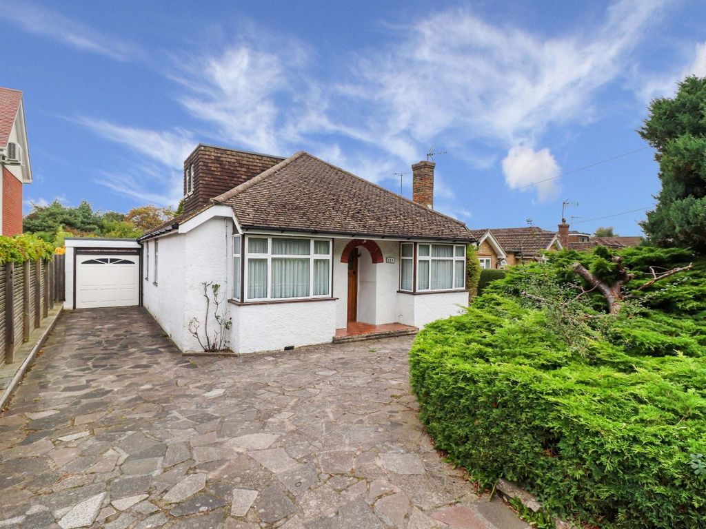 5 bed property for sale in Botley Road, Chesham, Bucks HP5, £775,000