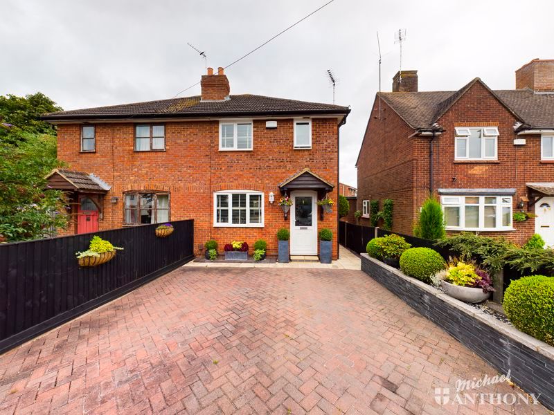 2 bed semidetached house for sale in Churchill Avenue, Aylesbury HP21