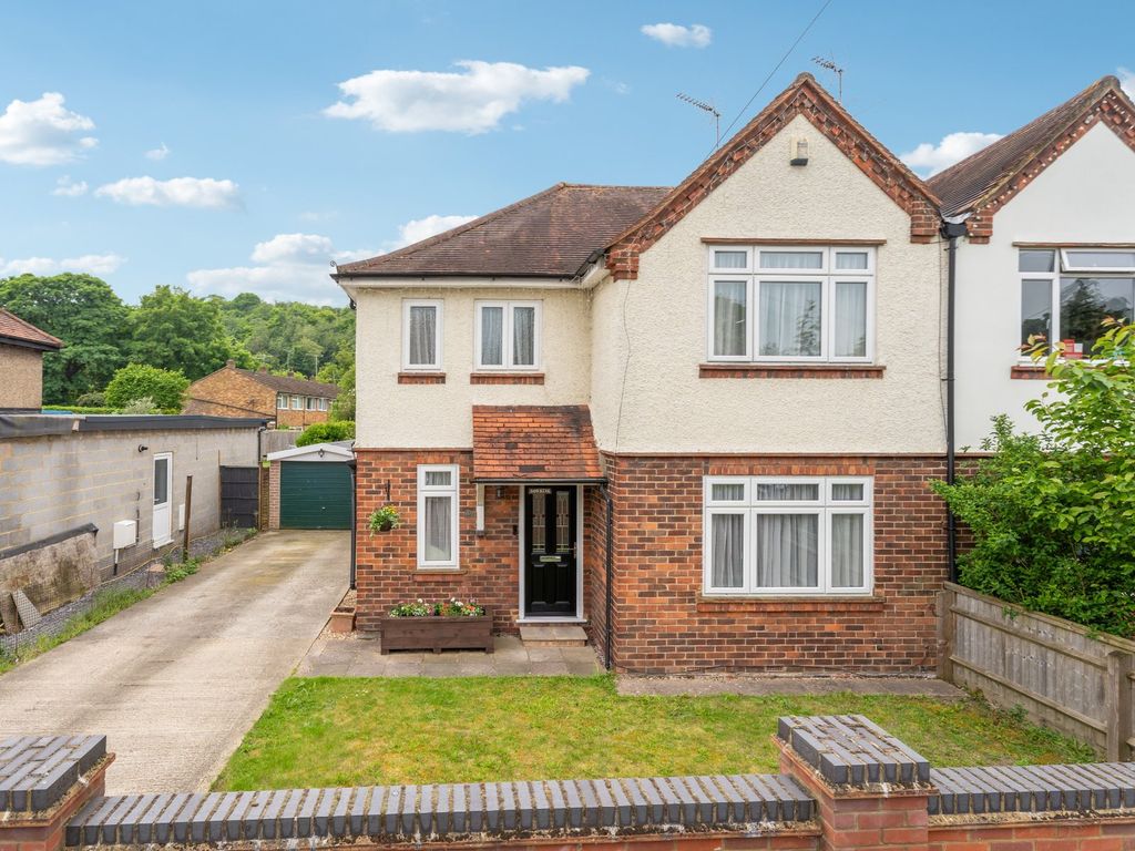 3 bed semidetached house for sale in Fassetts Road, Loudwater, High