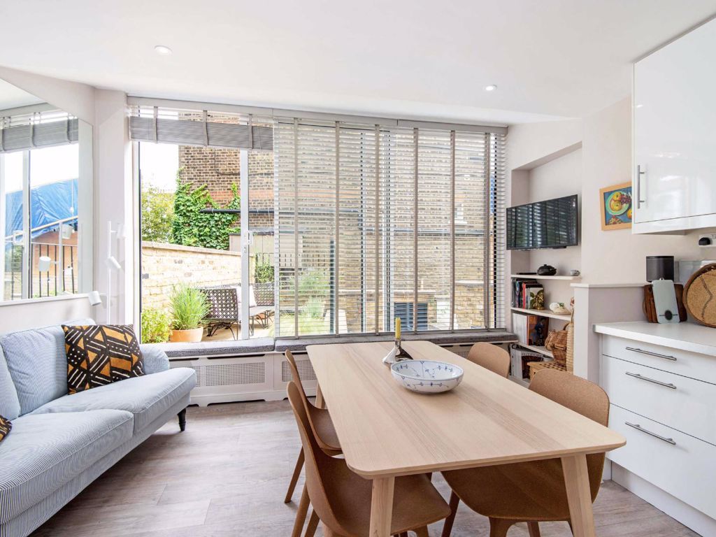 Mercers Mews, London N19  