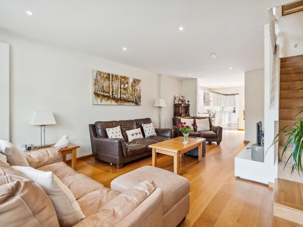 4 bed end terrace house for sale in Bolton Road, Grove Park W4 Zoopla