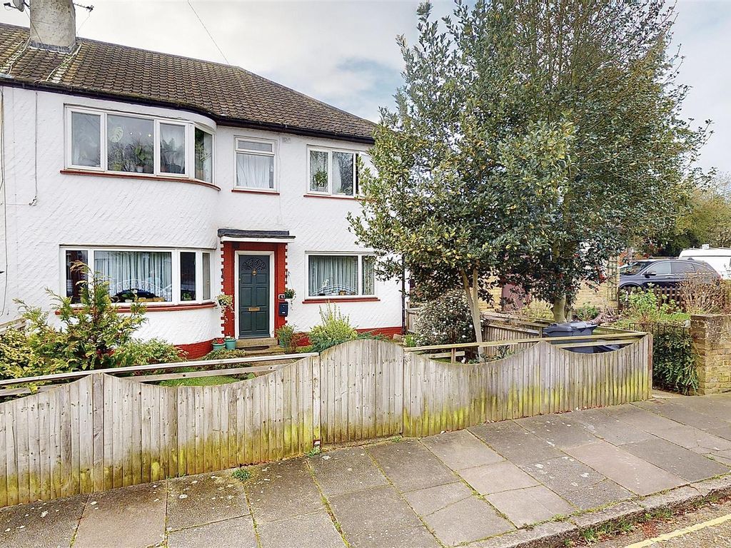 3 bed for sale in Otterburn Gardens, Isleworth TW7, £450,000 Zoopla