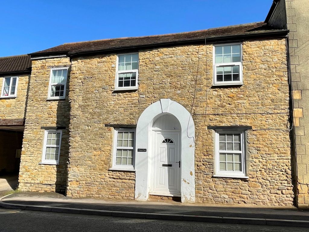 2 bed flat for sale in Wincanton, Somerset BA9, £130,000 Zoopla