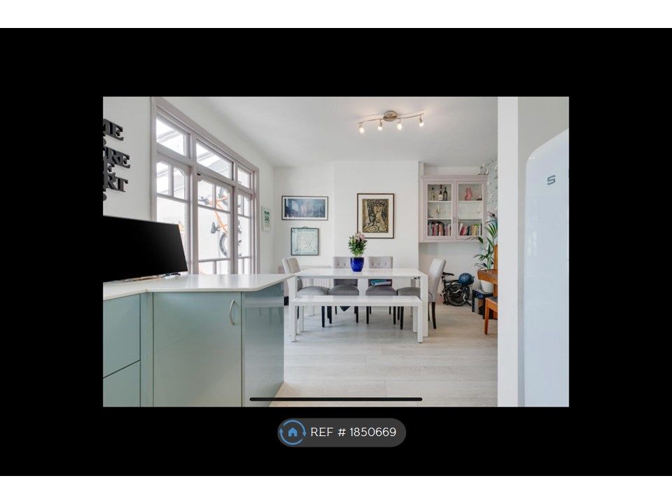 5 bed terraced house to rent in Highworth Road, London N11, £3,200 pcm