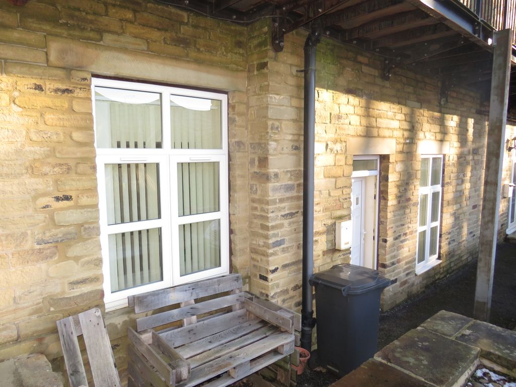 2 bed flat to rent in Gratrix Lane, Sowerby Bridge HX6 Zoopla