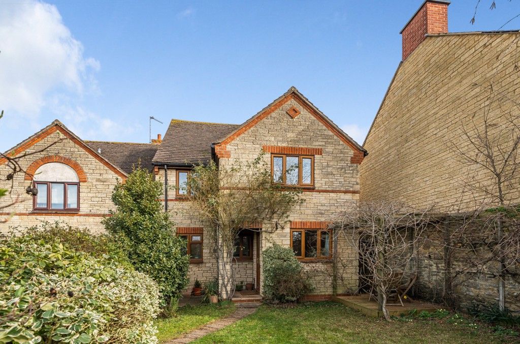 4 bed detached house for sale in Lowell Place, Witney, Oxfordshire OX28