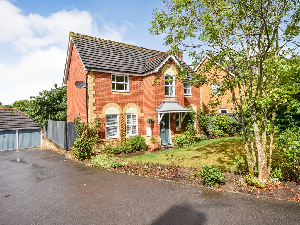 4 bed detached house for sale in Meadowside, Tilehurst, Reading RG31