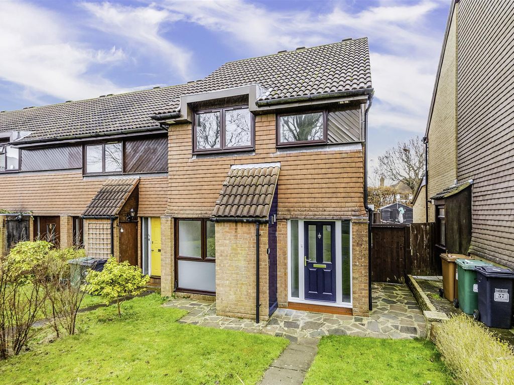3 bed end terrace house for sale in Hillside Close, Banstead SM7 Zoopla