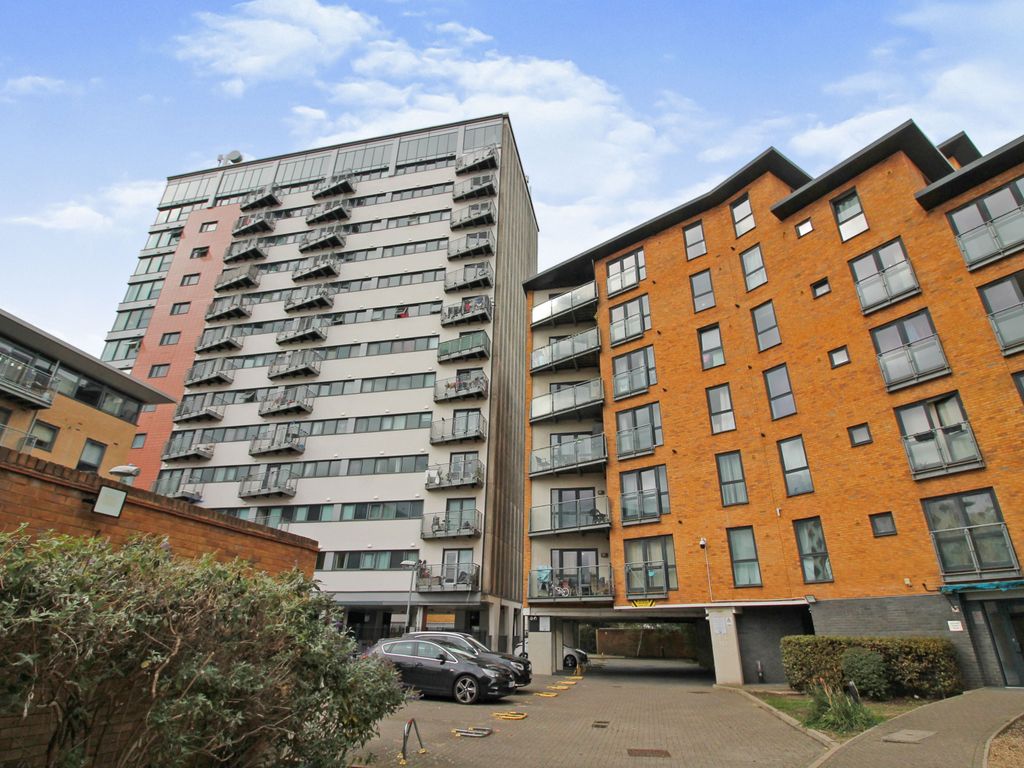 1 bed flat for sale in Parham Drive, Ilford IG2 Zoopla