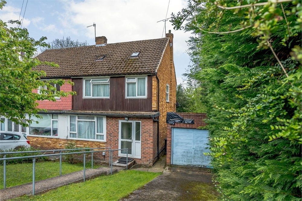 3 bed semidetached house for sale in Deeds Grove, High HP12