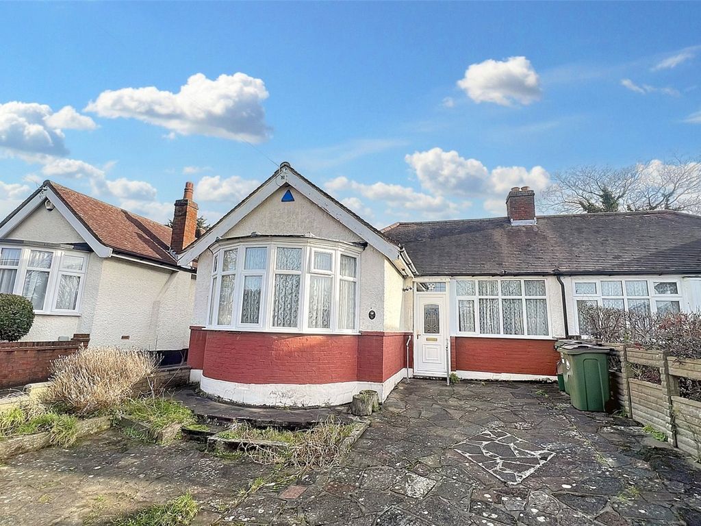2 bed bungalow for sale in Willoughby Avenue, Croydon CR0, £475,000