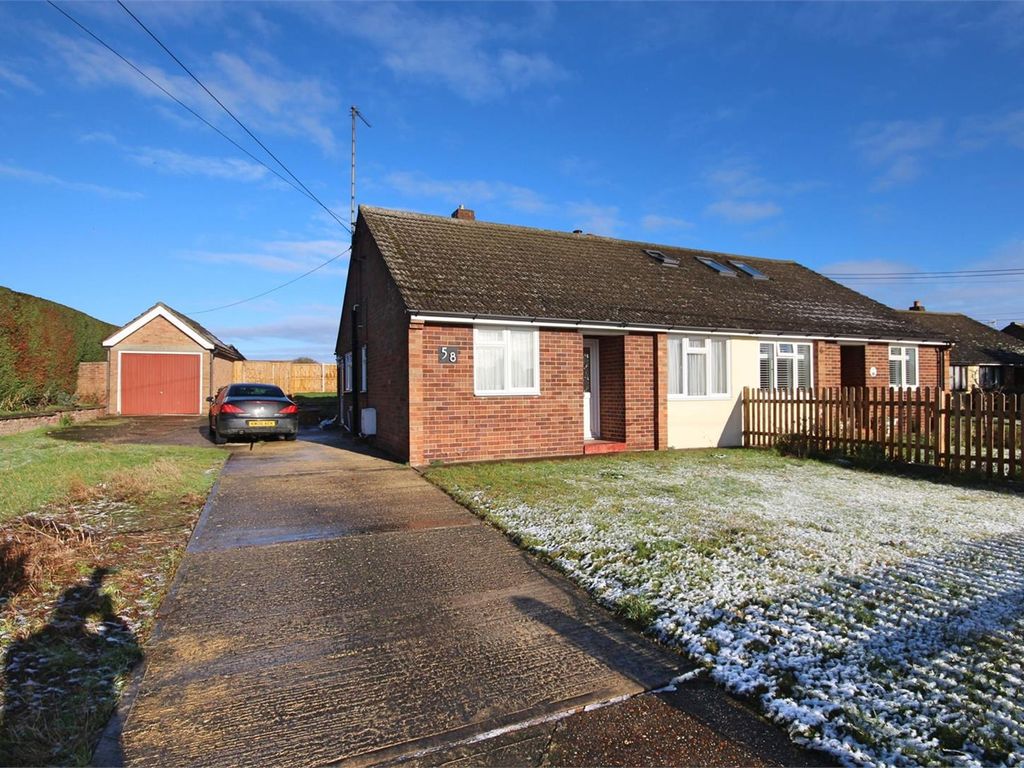 2 bed semidetached bungalow to rent in Shalford Road, Rayne, Braintree